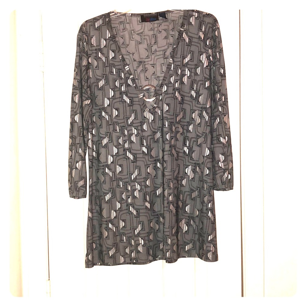 Long sleeve gray,silver and black tunic.smoke free